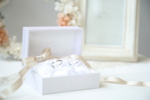 【リングの完成】
お渡しまでは約1ヶ月～1ヶ月半の納期を頂戴しております。工房併設の為、お急ぎでのご対応も可能です。出来る限りご要望に添えるようお作りいたしますので、お気軽にご相談くださいませ。