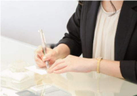 【デザイン決定・お見積り】
お気に入りのデザインが見つかりましたら、お見積もりを致します。ご予算に応じて、デザインの調整も可能です。ご遠慮なくご要望をお知らせください。