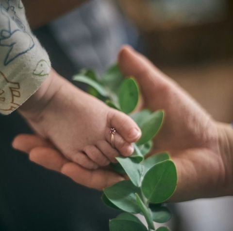 ［ご納品後のお付き合い］
指輪のご納品後も、アニバーサリージュエリーの制作や、ithでつくった指輪に刻印、宝石の追加なども承っております。
お二人の人生に寄り添いながら、オーダーメイドを通して、人生を豊かにするお手伝いをさせていただきます。