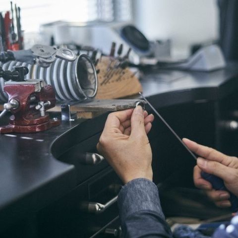 ［正式オーダー/制作開始］
お客様より正式オーダーをいただきましたら、指輪制作をスタートいたします。
ithの結婚指輪・婚約指輪は1点1点が受注生産のオーダーメイドにて、制作に2ヶ月～お時間をいただきます。※即納可能な指輪も一部ございます。