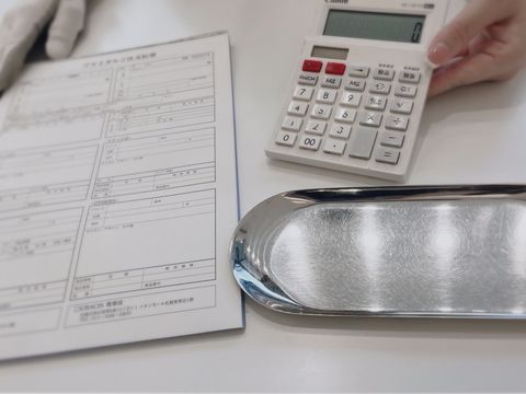 【お支払い】
内容をご確認いただき、お支払いの手続きを行います。
お支払い方法についてもお気軽にご相談ください。