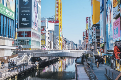 【人気名所まですぐ！】
ご制作後は、お作りいただいた指輪と一緒に
大阪観光をお楽しみくださいませ。