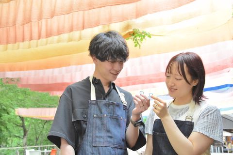 ＜POINT＞
シーズンによって、ハルニレテラスの施設全体が華やかな装飾に包まれます。
お天気の日には、指輪の制作後お外での記念撮影もおこなっておりますので
ぜひイベント情報もチェックして、軽井沢観光やデートをお楽しみください。
