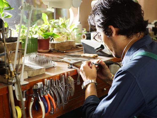 ＜生涯無料保証＞期間も回数も制限なし。一生の宝物は、一生保証。