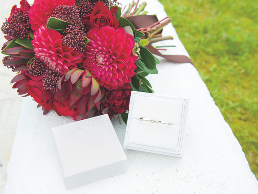 ［納期］最短5日 / 1ヶ月〜　プラチナの指輪ペア20万円以内の結婚指輪！当日持ち帰れる婚約指輪もご用意しています