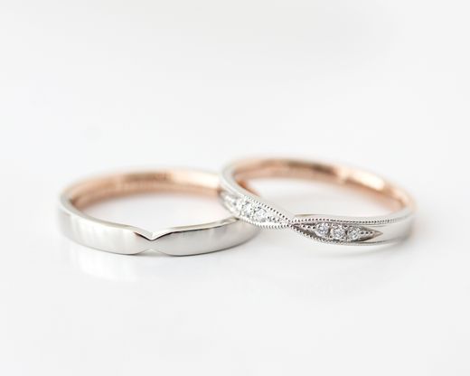 コンビカラーの配色にこだわりを込めた結婚指輪