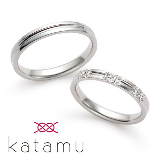 katamuの結婚指輪はおふたりのご縁をしっかり「固む」、
高い強度となめらかな着け心地をもつ、一生ものにふさわしい指輪です。

国内自社工場で、ひとつひとつ特別な設備で金属を鍛えて作る鍛造製法（たんぞうせいほう）によって作られています。