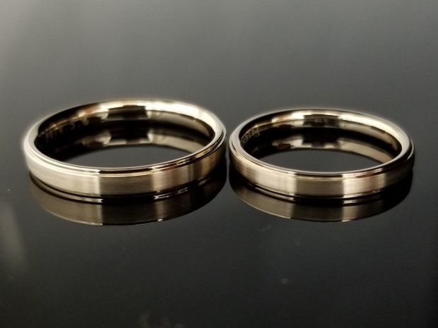 【TANZO.(鍛造指輪)】シャンパンゴールドとヘアラインが美しい結婚指輪