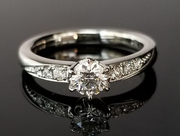 【TANZO.(鍛造指輪)】片側のミルがアクセントのご婚約指輪