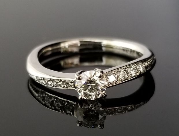 【TANZO.(鍛造指輪)】S字ウェーブのご婚約指輪