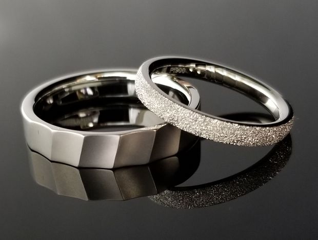 【TANZO.(鍛造指輪)】織物の様なモダンデザインの結婚指輪