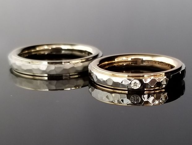 【TANZO.(鍛造指輪)】槌目を梨地と鏡面デザイン、個性光る結婚指輪