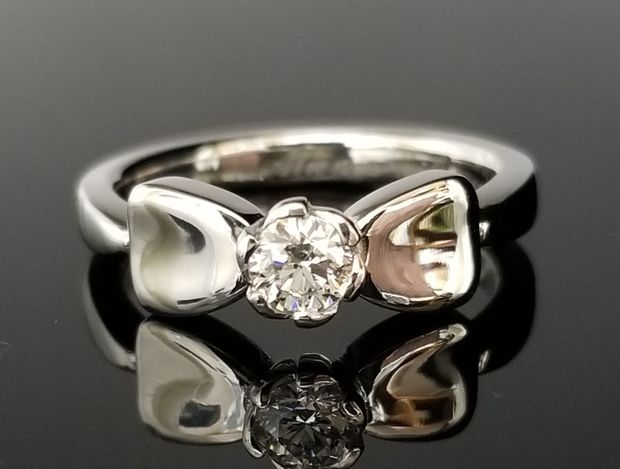 【TANZO.(鍛造指輪)】キュートなリボン形状のご婚約指輪