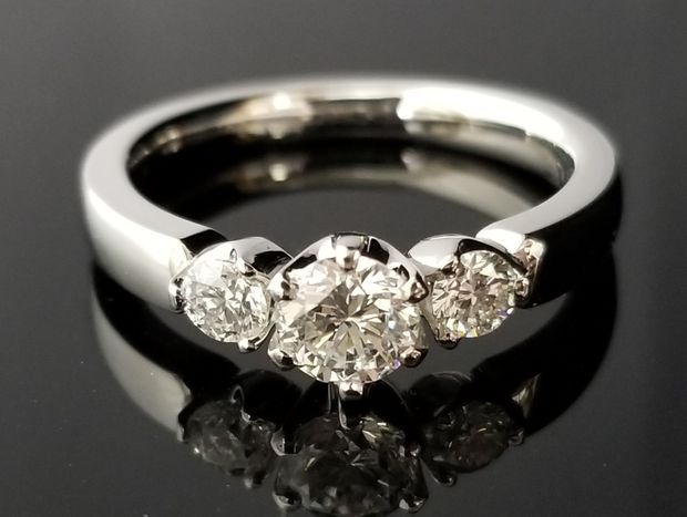 【TANZO.(鍛造指輪)】シンプルながらも存在感のあるエンゲージ