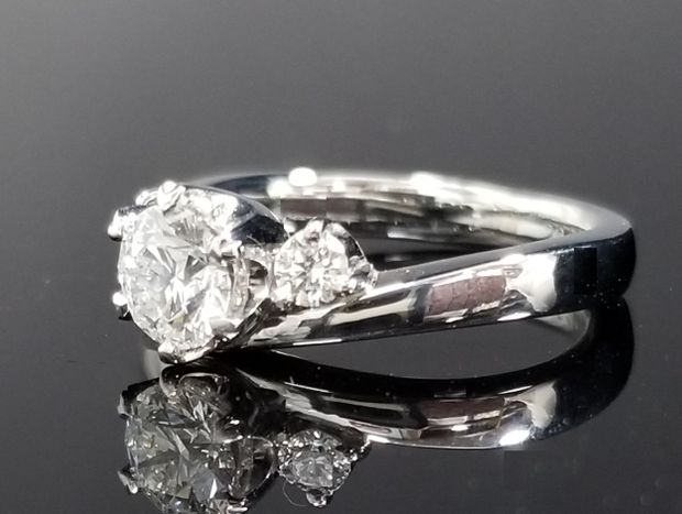 【TANZO.(鍛造指輪)】冠をイメージしたご婚約指輪