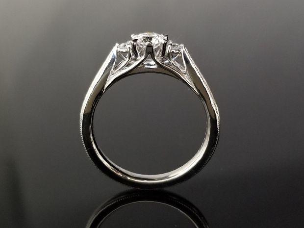 【TANZO.(鍛造指輪)】職人渾身のシャトン。繊細でとても美しいデザインの婚約指輪