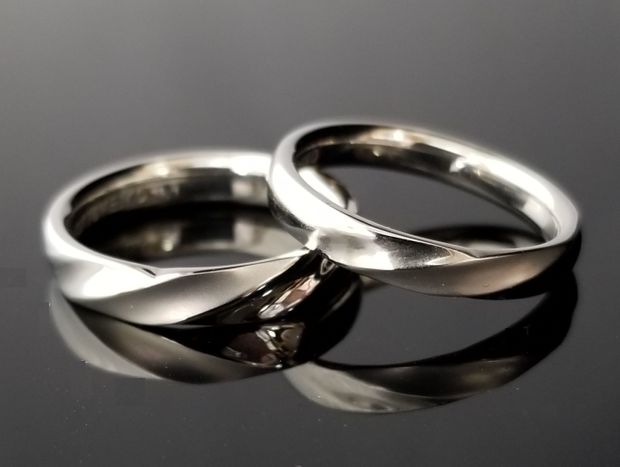 【TANZO.(鍛造指輪)】ストレートフォルムに加工するひねりデザインの結婚指輪