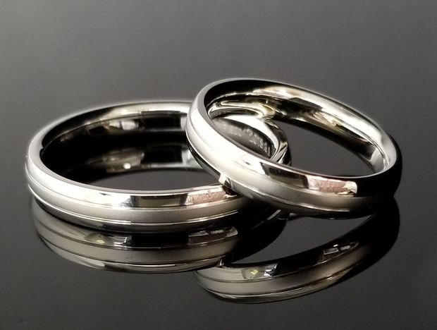 【TANZO.(鍛造指輪)】梨地と鏡面で表情を変えたマリッジリング