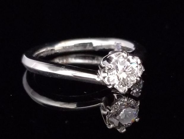 【TANZO.(鍛造指輪)】アシンメトリーのエンゲージリング