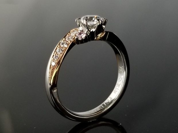 【TANZO.(鍛造指輪)】キュートさとエレガントさを融合させたエンゲージリング