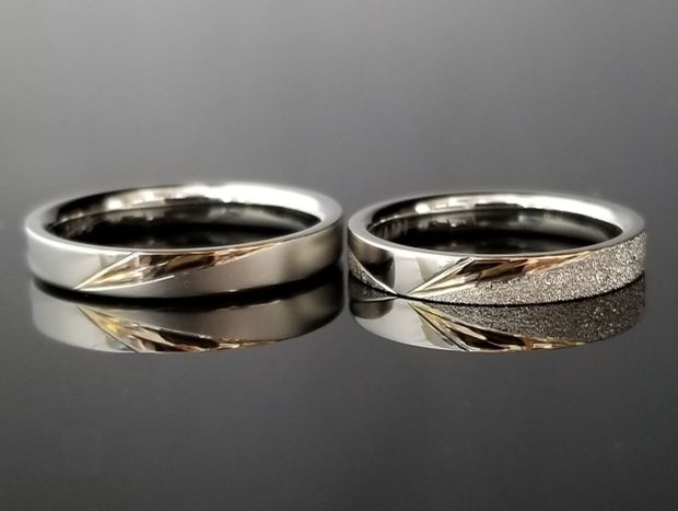 【TANZO.(鍛造指輪)】ピンクゴールドと特殊加工で煌めきある結婚指輪