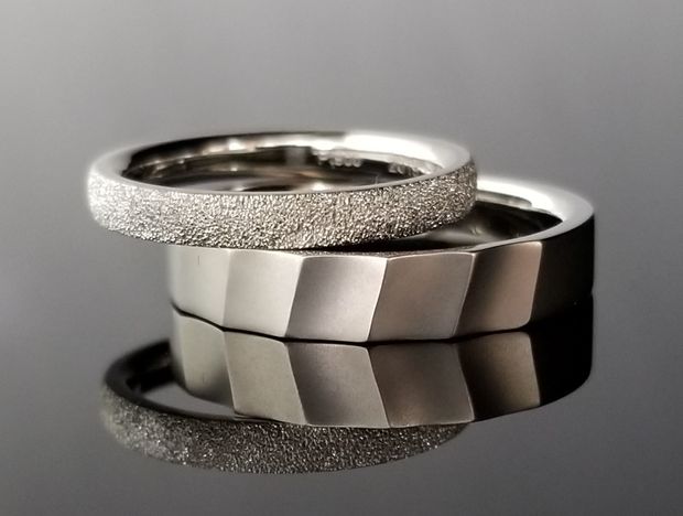 【TANZO.(鍛造指輪)】織物の様なモダンデザインの結婚指輪