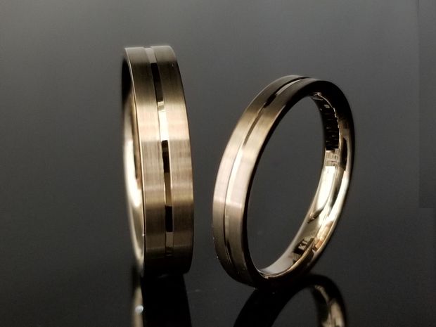 【TANZO.(鍛造指輪)】平打ちベースで大人なデザインの結婚指輪