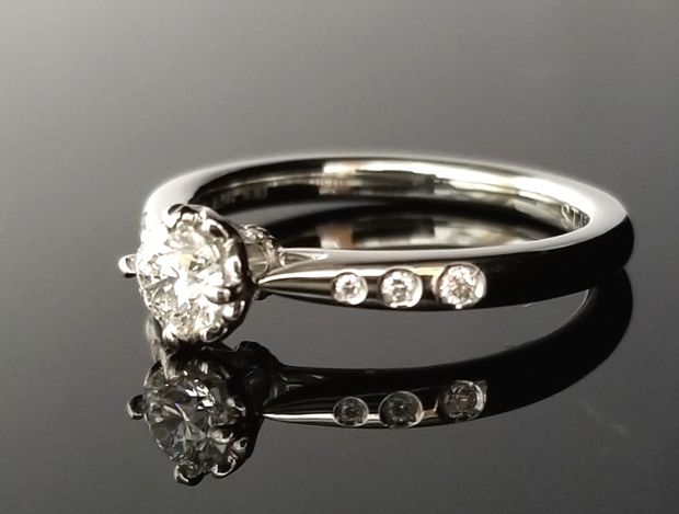 【TANZO.(鍛造指輪)】繊細で洗練されたデザインのご婚約指輪