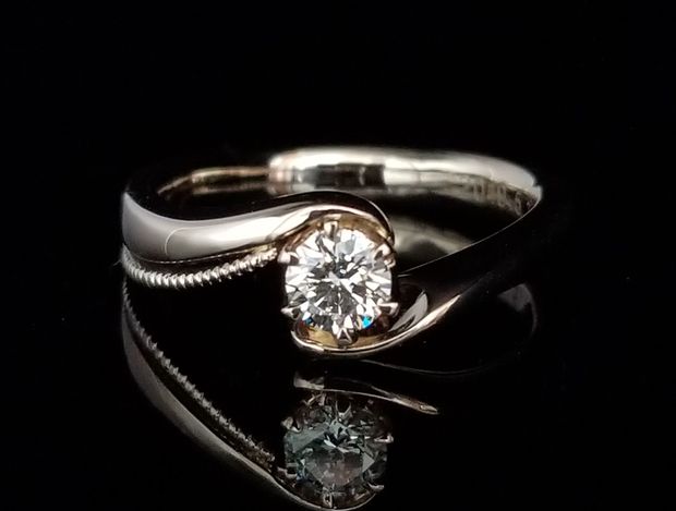 【TANZO.(鍛造指輪)】想いを形にしたスプーンモチーフのご婚約指輪