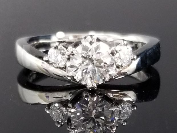 【TANZO.(鍛造指輪)】冠をイメージしたご婚約指輪