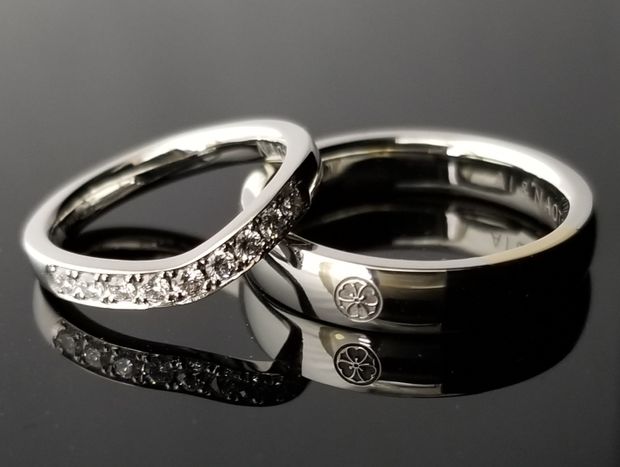 【TANZO.(鍛造指輪)】家紋と金継ぎで古風な雰囲気を醸し出す結婚指輪