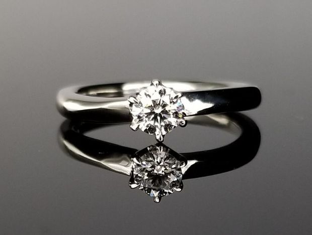 【TANZO.(鍛造指輪)】結婚指輪との重ね着けも楽しめるセットリング