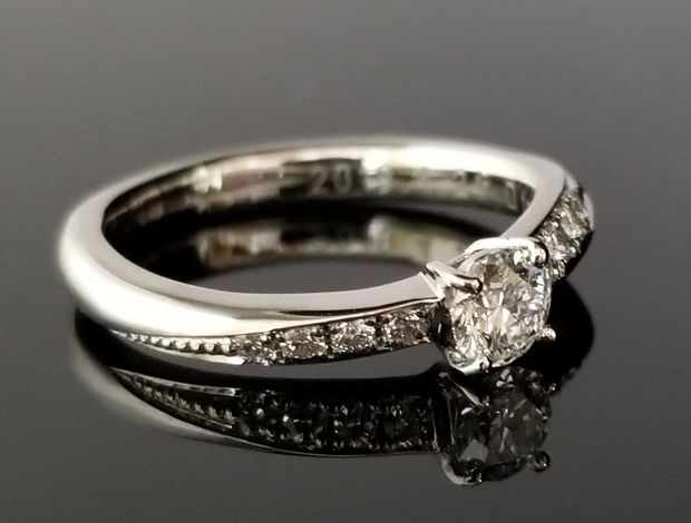 【TANZO.(鍛造指輪)】S字ウェーブのご婚約指輪