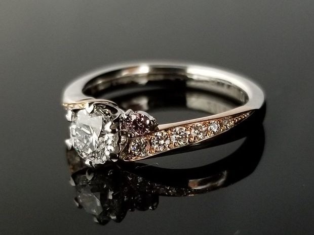 【TANZO.(鍛造指輪)】キュートさとエレガントさを融合させたエンゲージリング