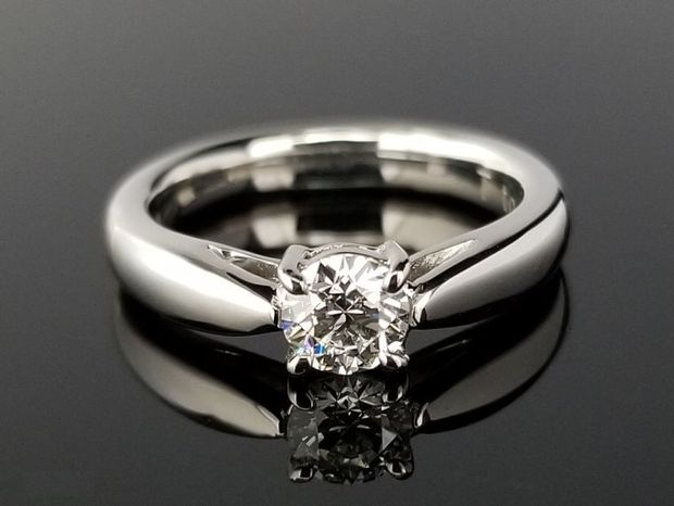 【TANZO.(鍛造指輪)】横からもダイヤモンドが楽しめる王道デザインの婚約指輪