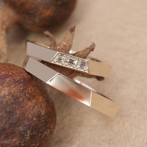 【ORECCHIO(オレッキオ)】台形の面が織りなすエッジのきいた稜線がシャープな印象の結婚指輪。シャンパンゴールドの趣のある色合いで柔らかさを演出＜safari～サファリ＞結婚指輪 FM-2228-K/CH　FM-2227-K/CH