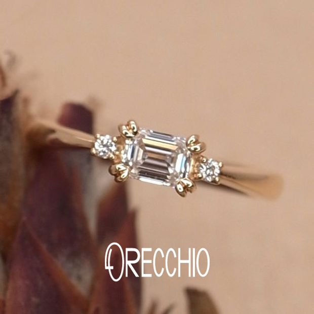 【ORECCHIO(オレッキオ)】＜pipi～ピピ＞PE-1406 中心に向かって絞られたアームと両サイドのメレダイヤで華やかな婚約指輪