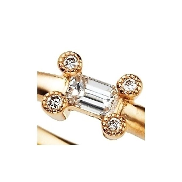 【ORECCHIO(オレッキオ)】＜pipi～ピピ＞PE-1405 ダイヤを留める爪に4ピースのダイヤを乗せ大人可愛い遊び心ある婚約指輪