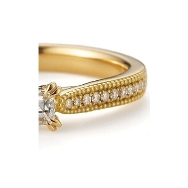 【ORECCHIO(オレッキオ)】フランキンセンス～サイドのメレダイヤとミル打ちが華やかな印象の婚約指