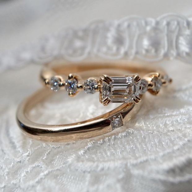 【ORECCHIO(オレッキオ)】＜pipi～ピピ＞PE-1403 婚約指輪　四角ダイアと丸いダイアのミックスが女性らしいキュートな指輪