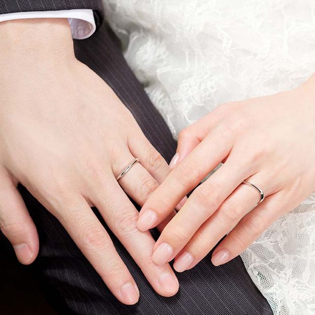 【ケイウノ ブライダル(K.UNO BRIDAL)】【メビウス】アームをひねったデザインがアクセントのマリッジリング