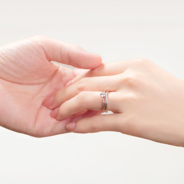 【ケイウノ ブライダル(K.UNO BRIDAL)】【カローレ】2色の金属を使用したエンゲージリング