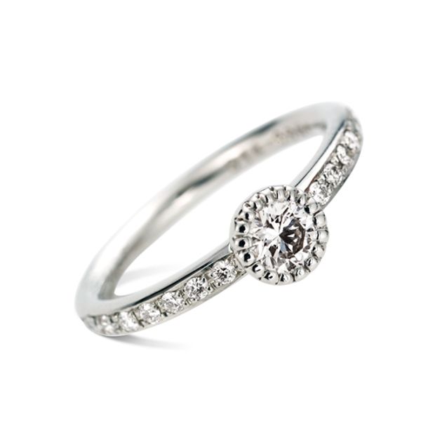 【ケイウノ ブライダル(K.UNO BRIDAL)】【ロイヤルブライトネス】包み込むようなダイヤセッティングで、身に着けやすいクラシカルなリング