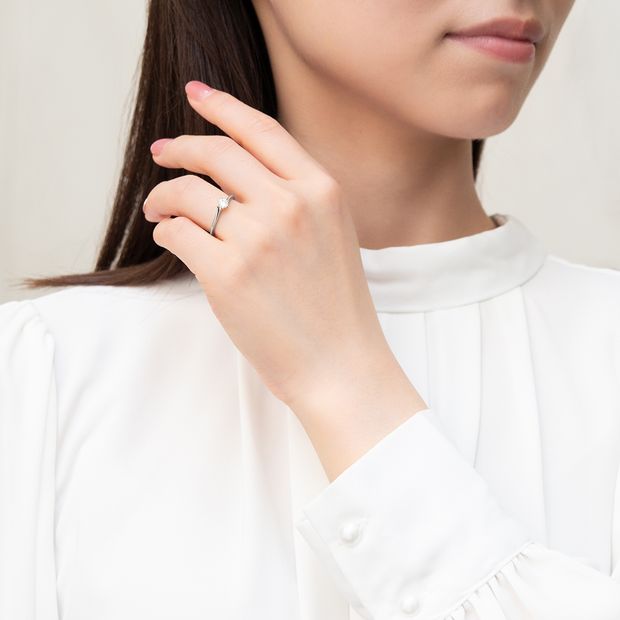 【ケイウノ ブライダル(K.UNO BRIDAL)】【ウニーレ】引っかかりを抑え普段使いしやすい婚約指輪