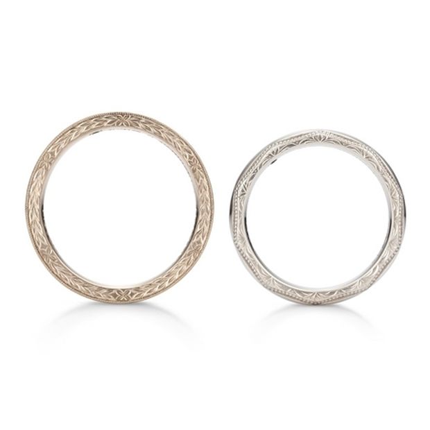 【ケイウノ ブライダル(K.UNO BRIDAL)】[オーダーメイド] 正面はシンプルに、側面に新芽や誕生花をデザイン