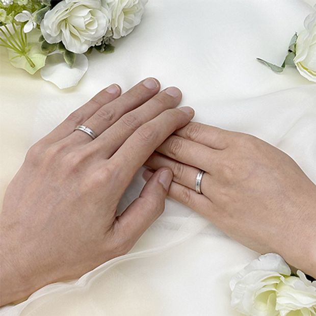 【Over Excellent(オーバーエクセレント)】【Salvia サルビア-尊敬-】シャープで存在感のあるアームに施したクロスライン。マット仕上げのアームに煌めくエッジがモダンな印象。