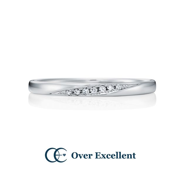 【Over Excellent(オーバーエクセレント)】【Astilbe アスチルベ -恋の訪れ-】優美に流れるようなラインに輝くメレダイヤモンド。上品な存在感。