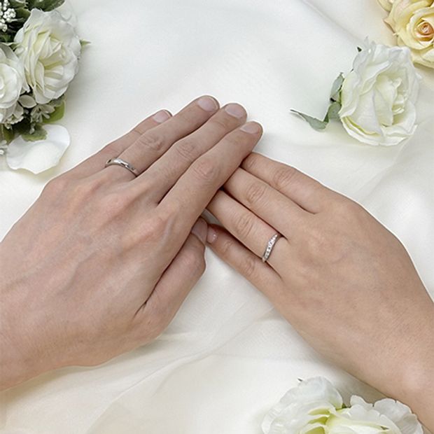 【Over Excellent(オーバーエクセレント)】【Star of bethlehem　スターオブベツレヘム　-流れ星-】真っすぐ向き合うふたりを導き輝く流れ星をイメージした優美な曲線。