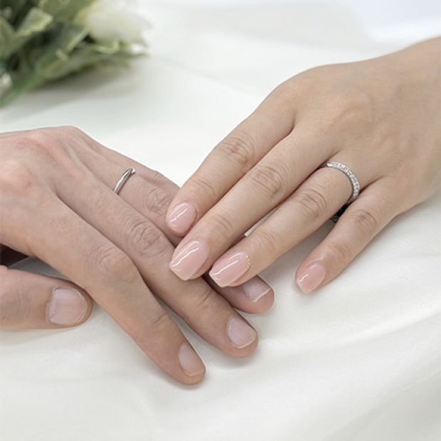【Over Excellent(オーバーエクセレント)】【Blue Moon Rose ブルームーン・ローズ -月のひかり-】エッジにダイヤモンドが施された、精巧なデザインが美しいリング。