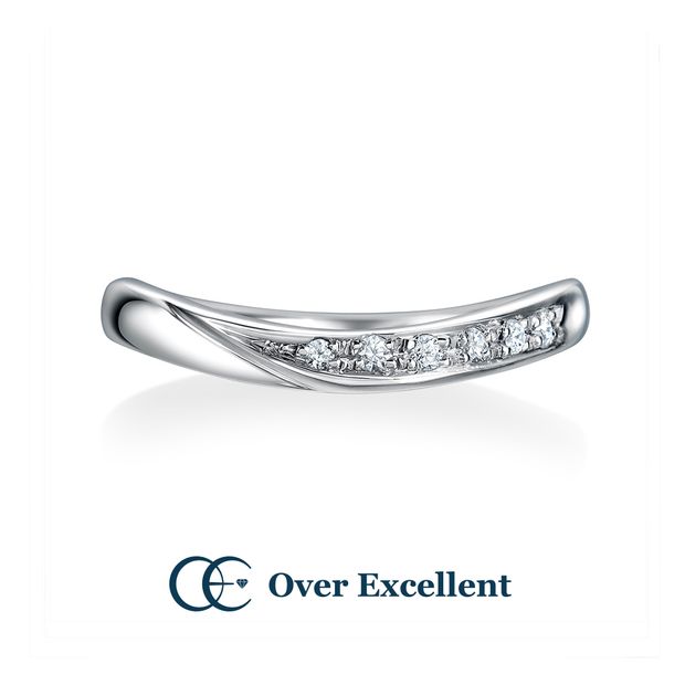 【Over Excellent(オーバーエクセレント)】【Phalaenopsis ファレノプシス -清純-】蝶が舞うような姿の花びら。幸せを運ぶように緩やかにカーブするデザインが、やわらかくおふたりに寄り添います。